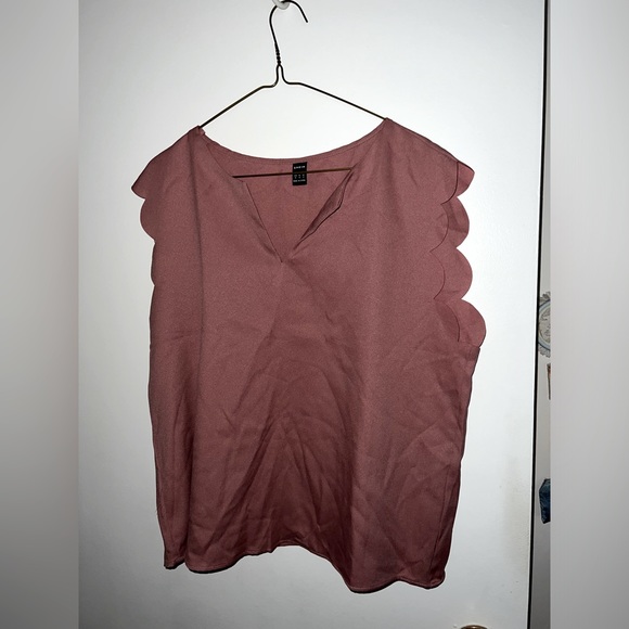 Light weight dusty pink sleeveless top. - Picture 1 of 3